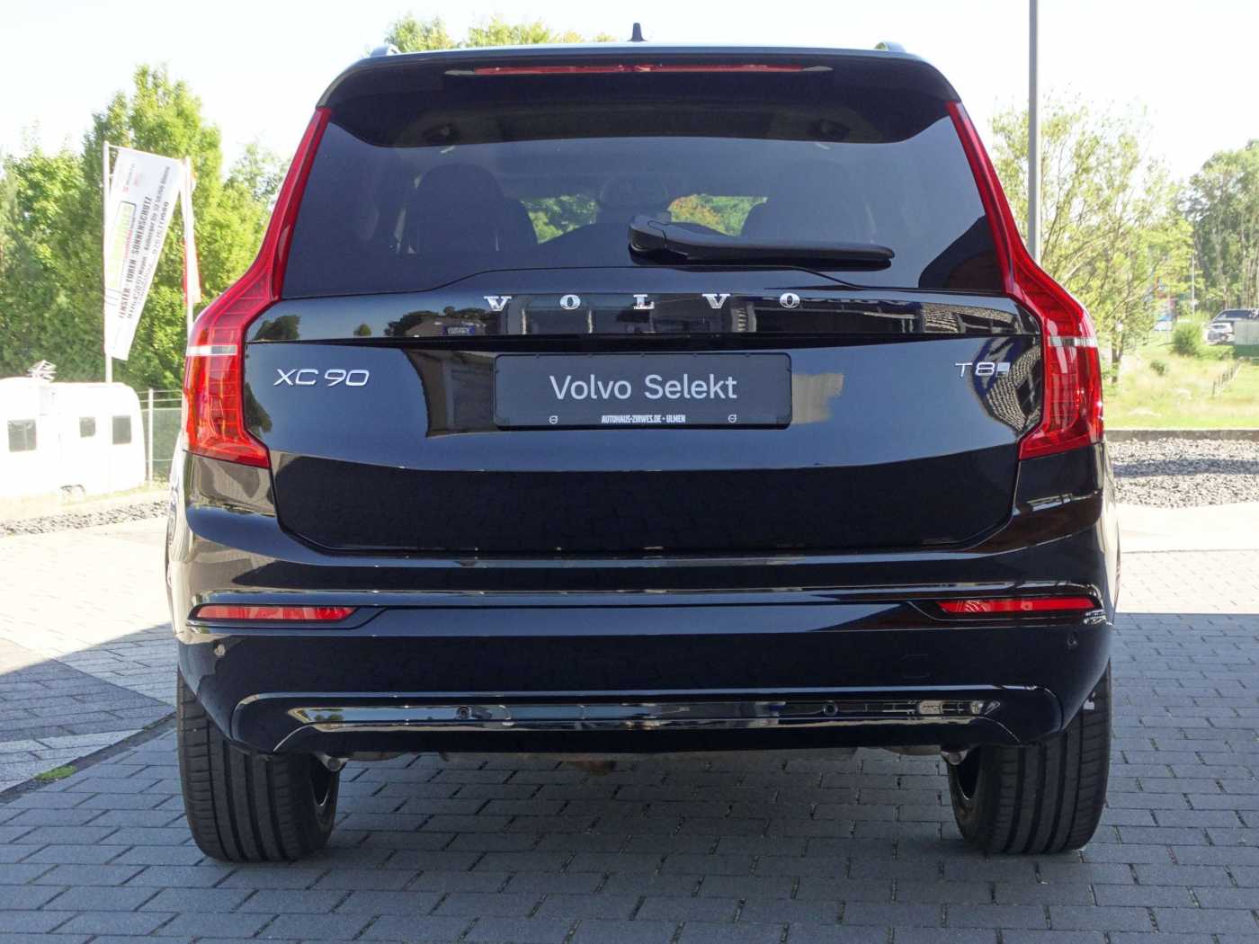 Volvo  Ultra Dark Recharge T8 AWD Plug-In Hybrid