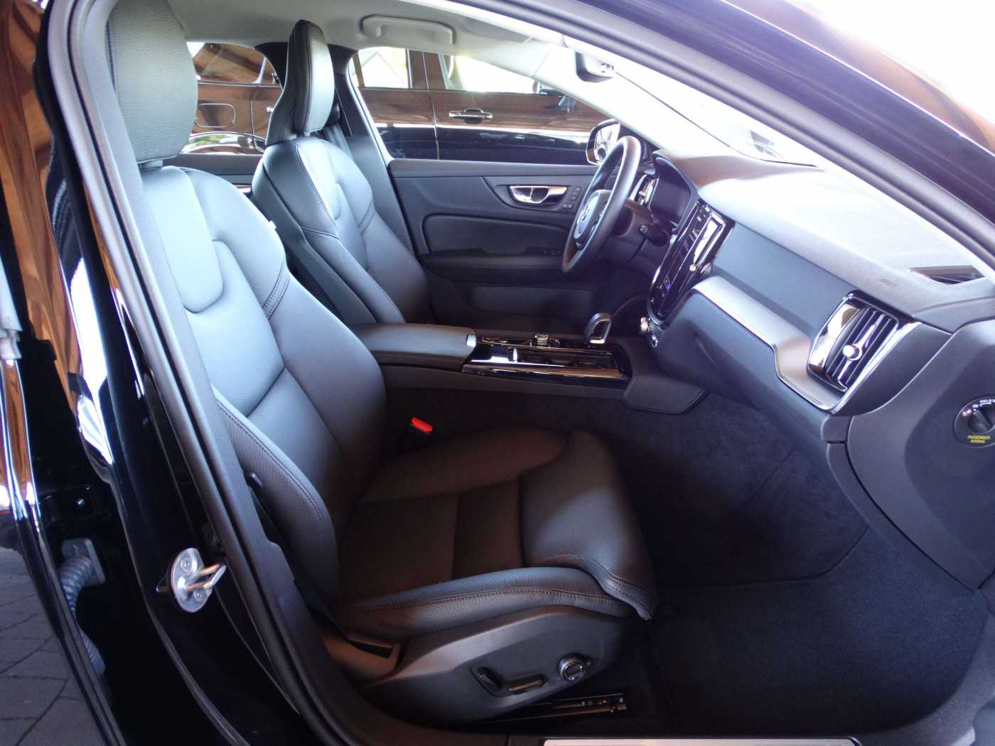 Volvo  Plus Dark Recharge T6 Plug-In Hybrid AWD