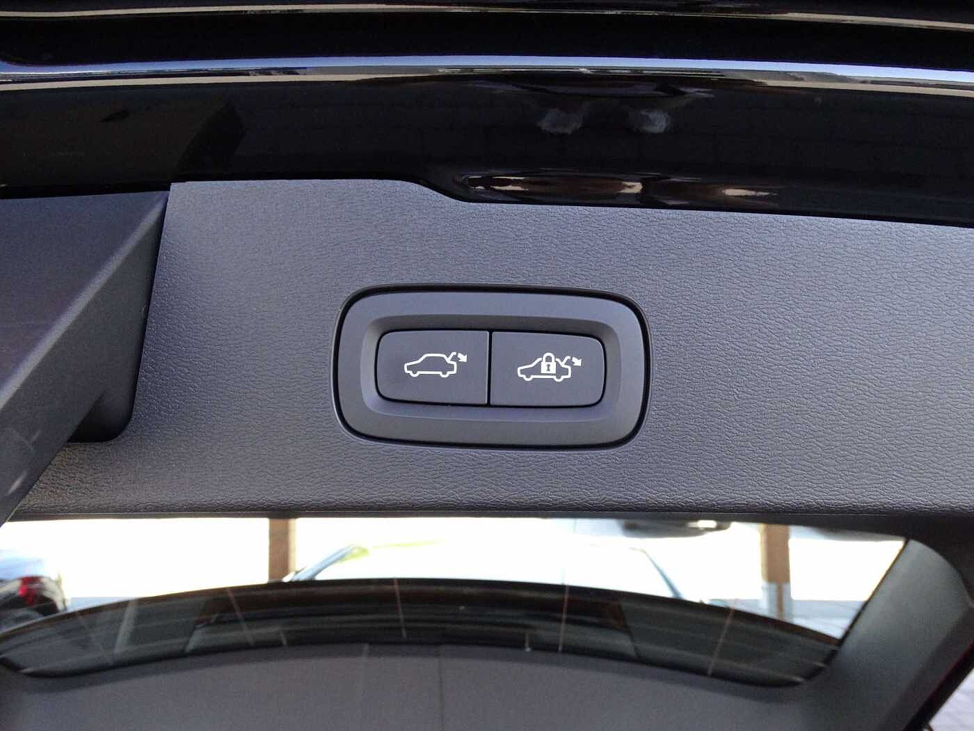 Volvo  Plus Dark Recharge T6 Plug-In Hybrid AWD