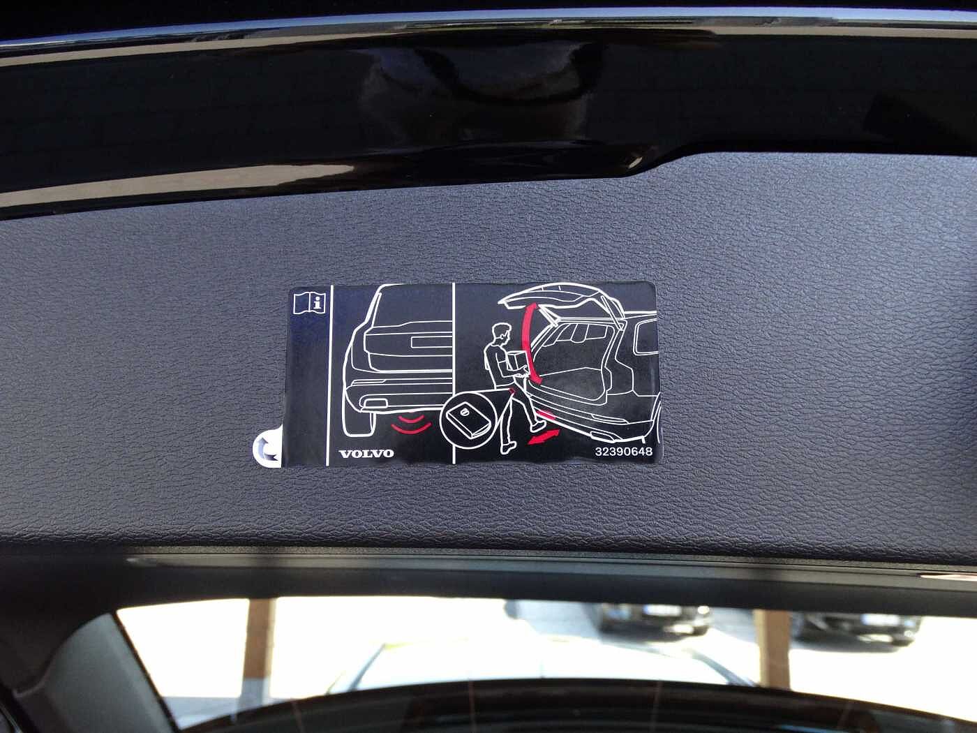 Volvo  Plus Dark Recharge T6 Plug-In Hybrid AWD