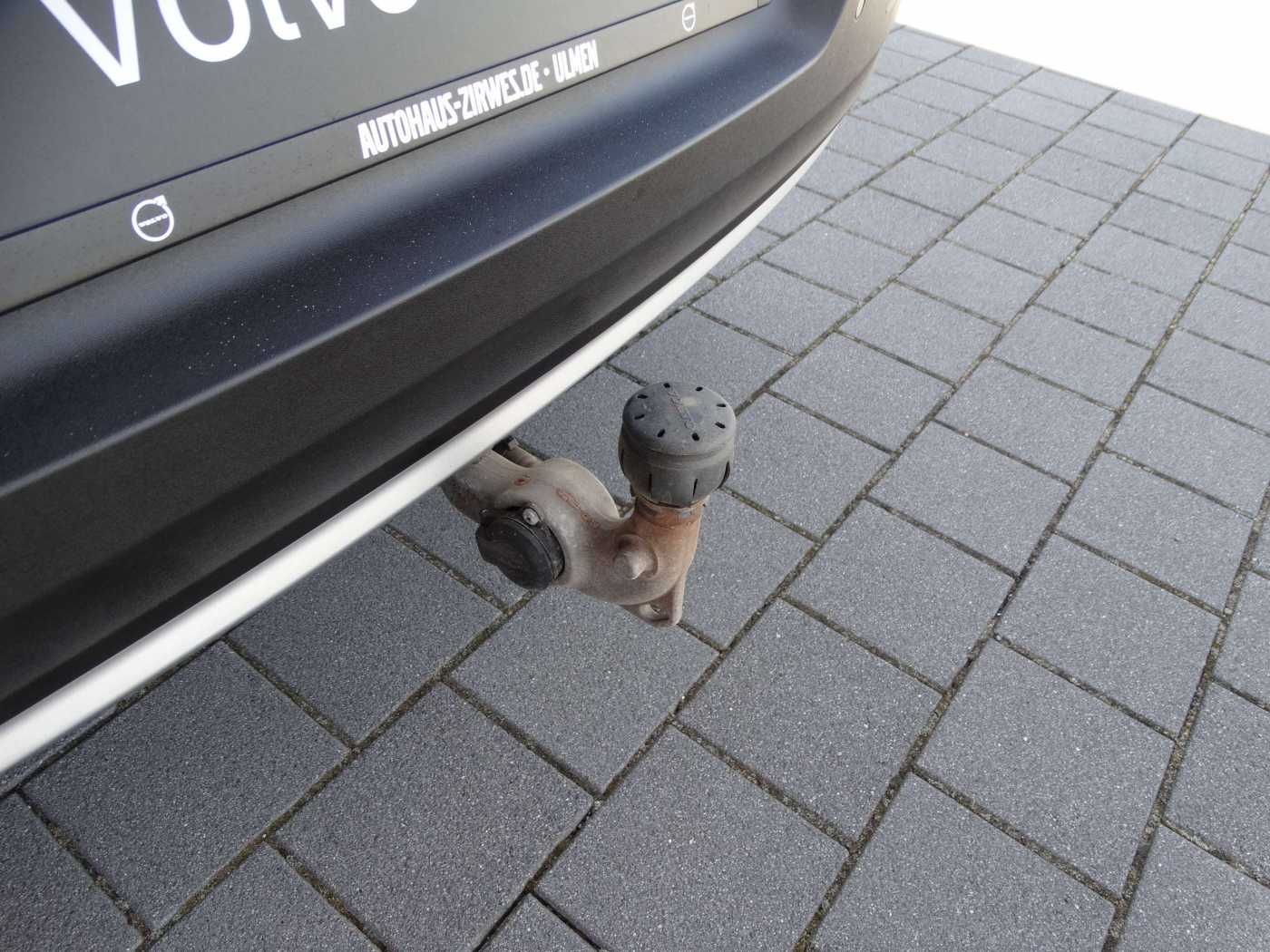 Volvo  Momentum Pro D3 AWD