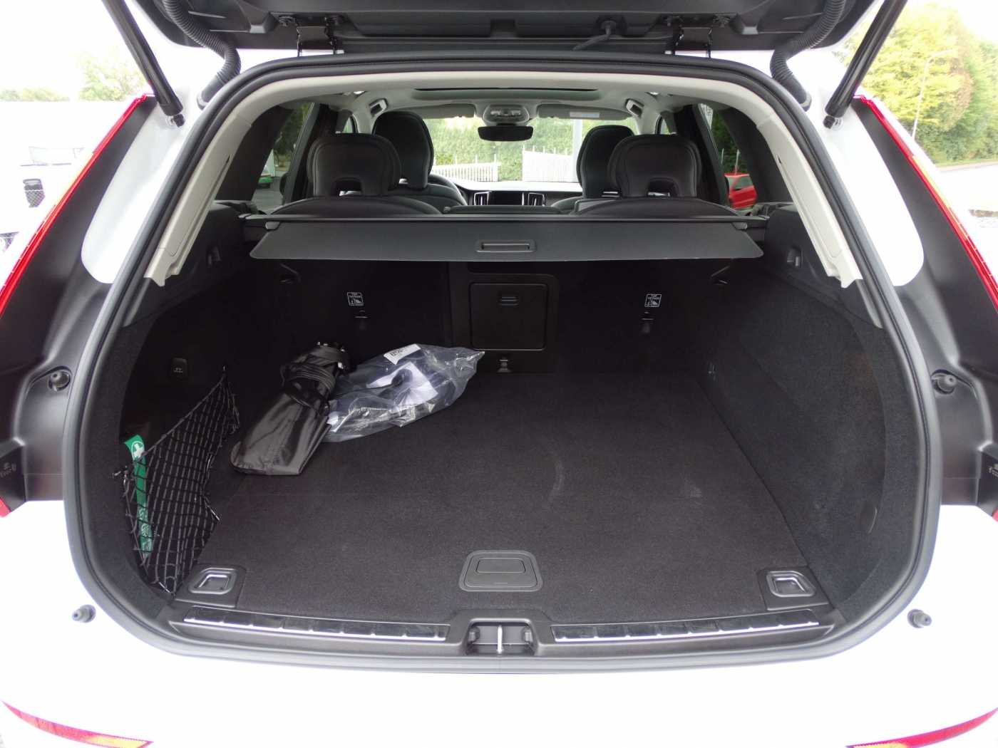 Volvo  Plus Dark Recharge Plug-In Hybrid T6 AWD