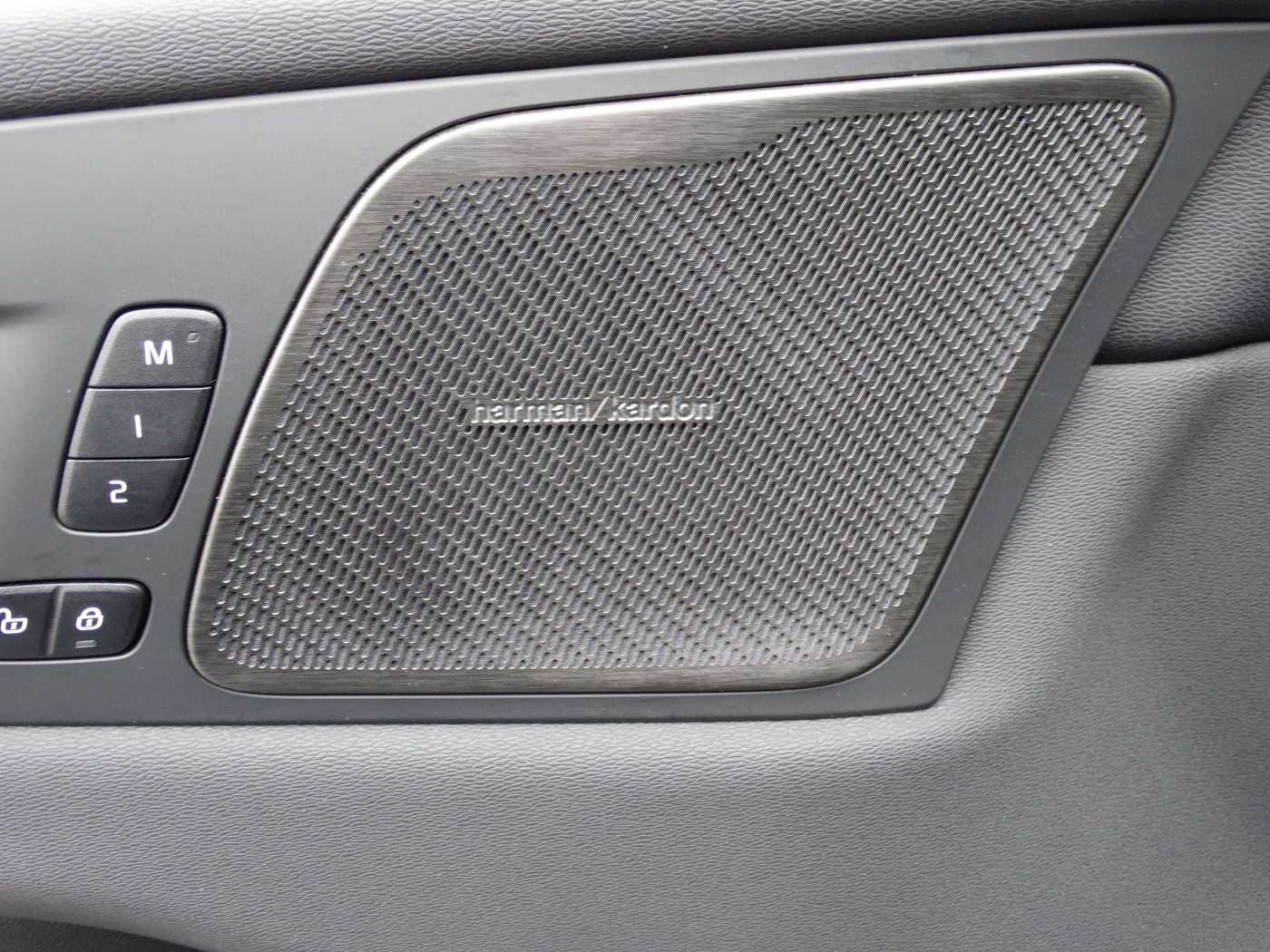 Volvo  Plus Dark Recharge Plug-In Hybrid T6 AWD