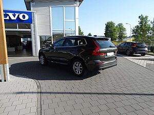 Volvo  B4 Diesel Momentum Pro 2WD