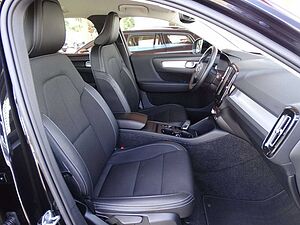 Volvo  Momentum Pro D3 AWD