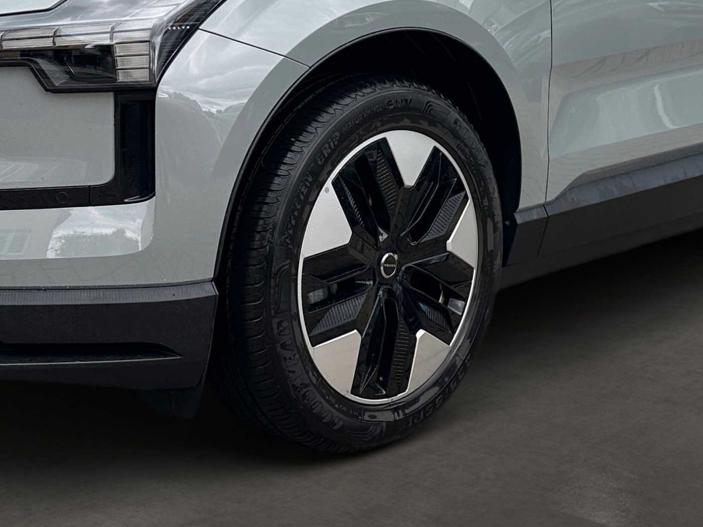 Volvo  Plus 2WD Pure Electric*IM KUNDENAUFTRAG*