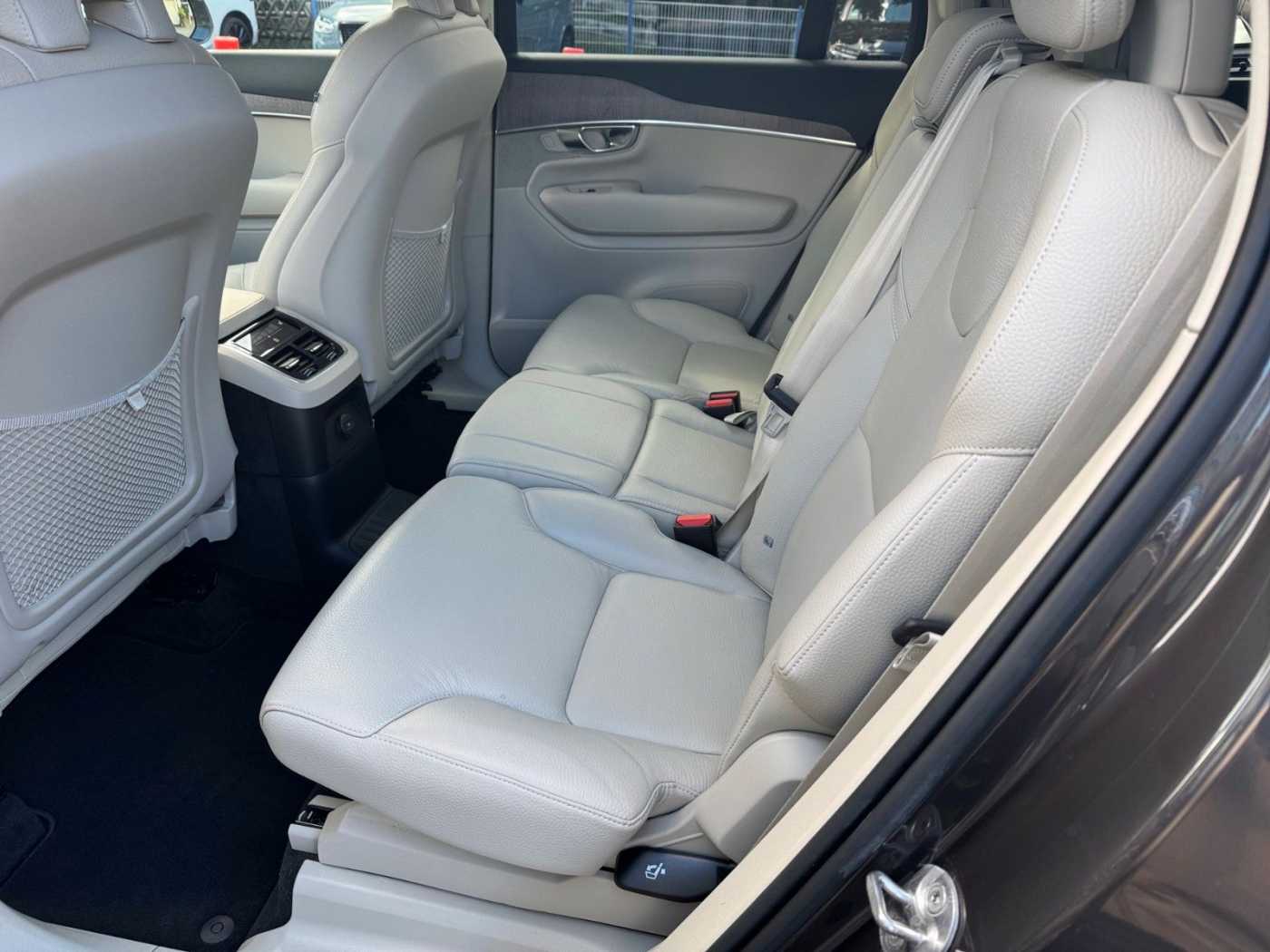 Volvo  XC90 Core  Plug-In Hybrid AWD