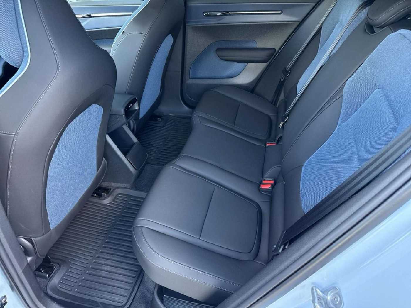 Volvo  Plus 2WD Pure Electric