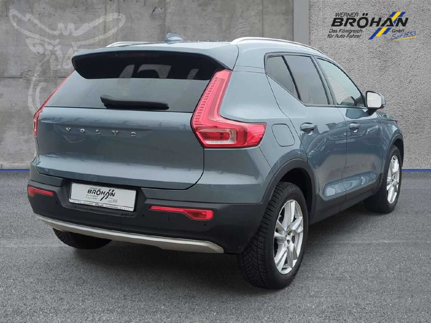 Volvo  Momentum Pro 2WD