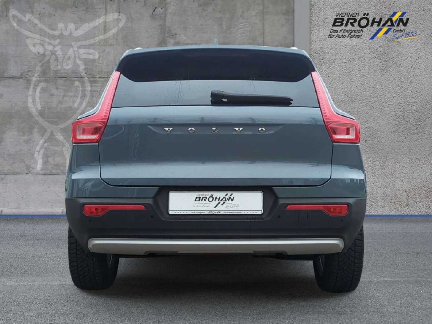 Volvo  Momentum Pro 2WD