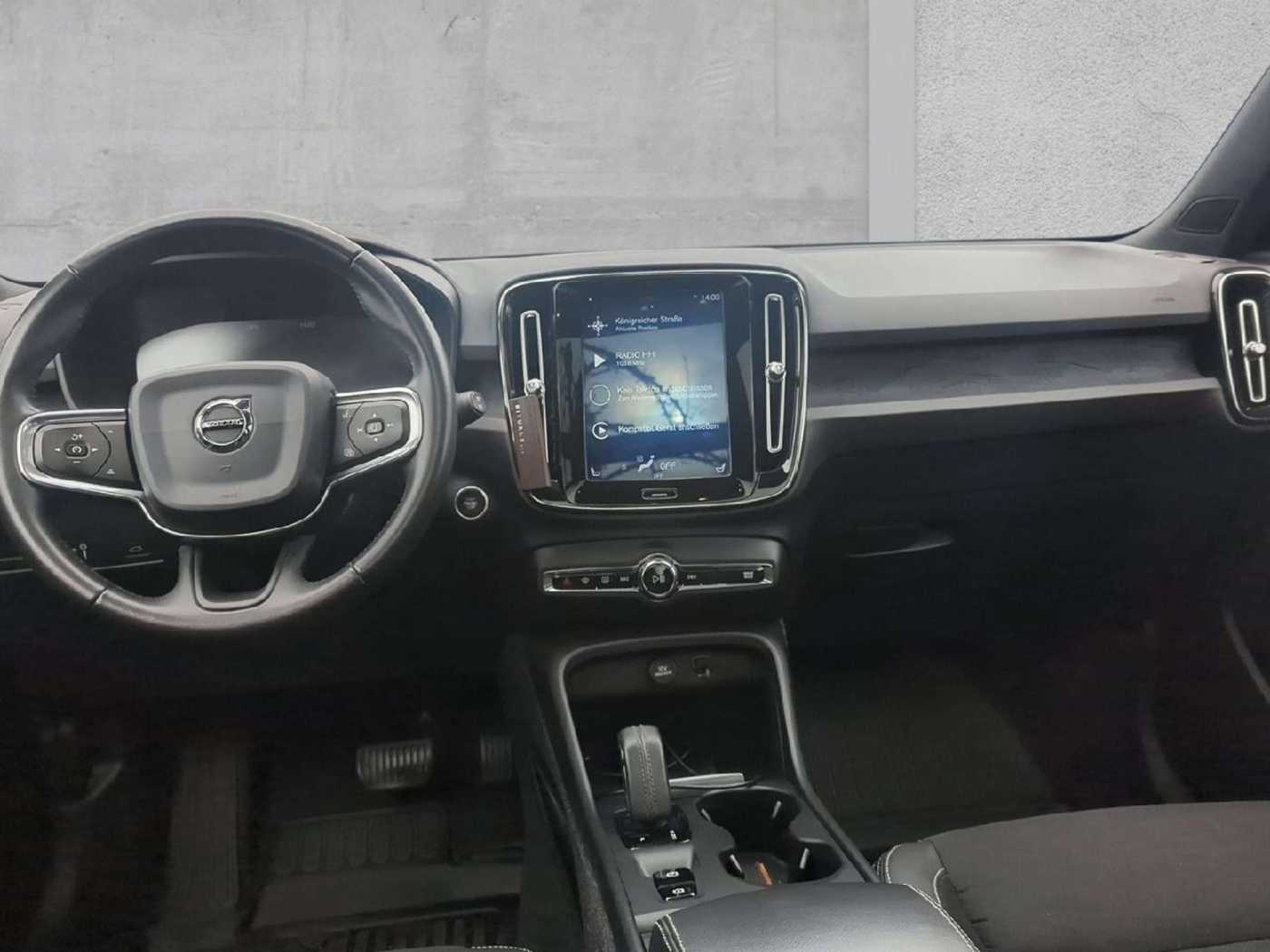 Volvo  Momentum Pro 2WD