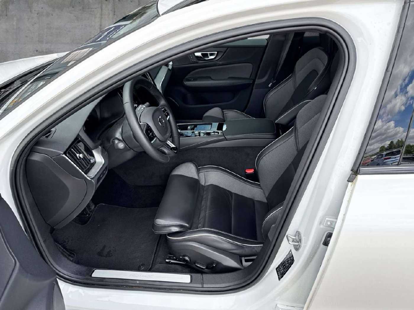 Volvo  Plus Dark T6 Recharge AWD