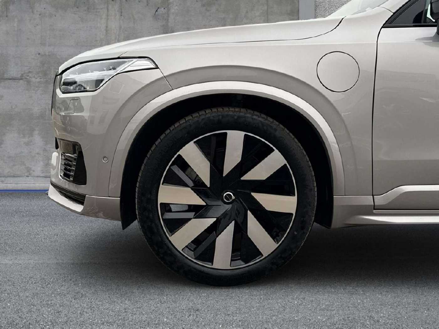 Volvo  Ultimate Dark Recharge Plug-In Hybrid AWD