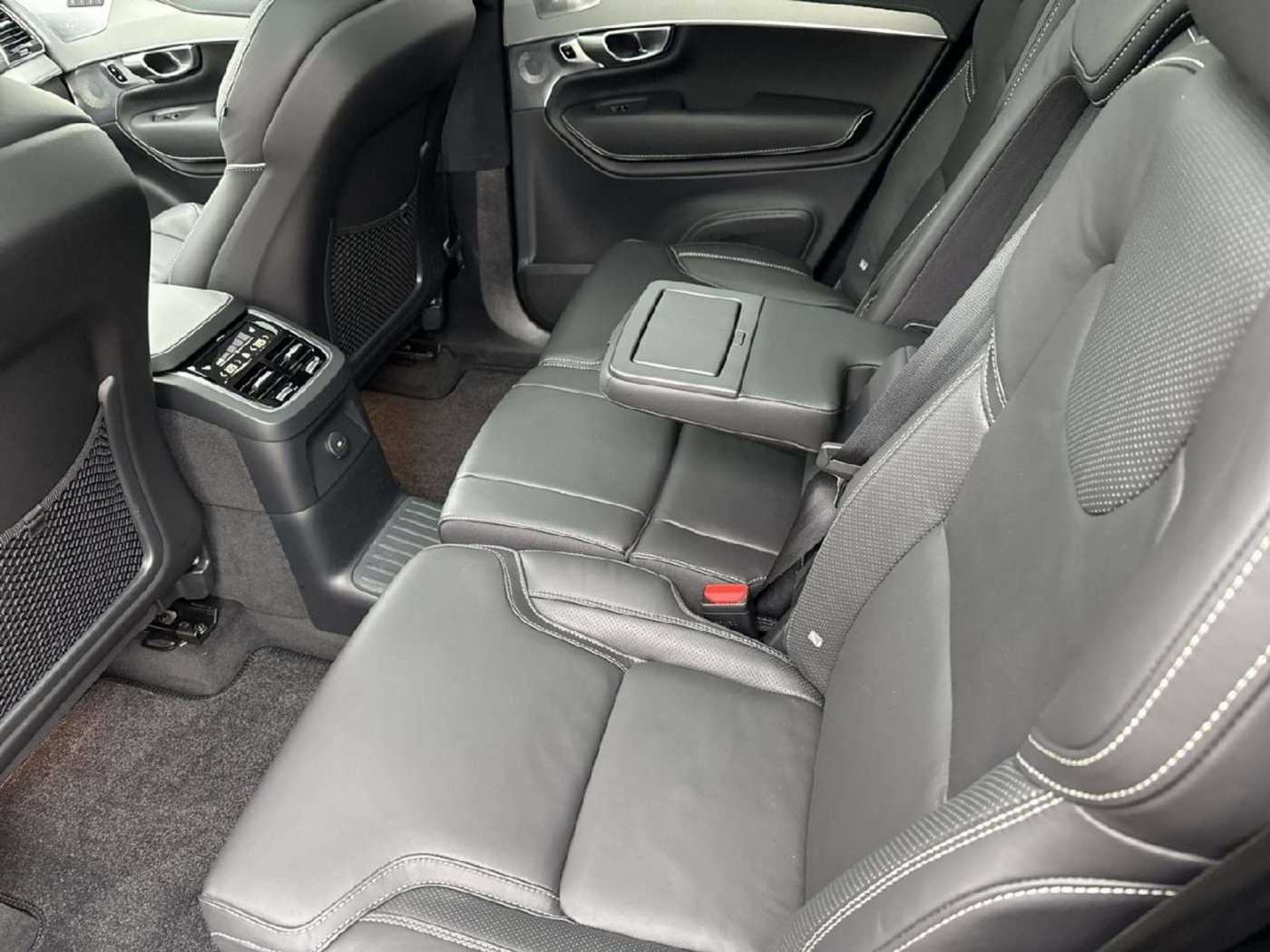 Volvo  Ultimate Dark Recharge Plug-In Hybrid AWD