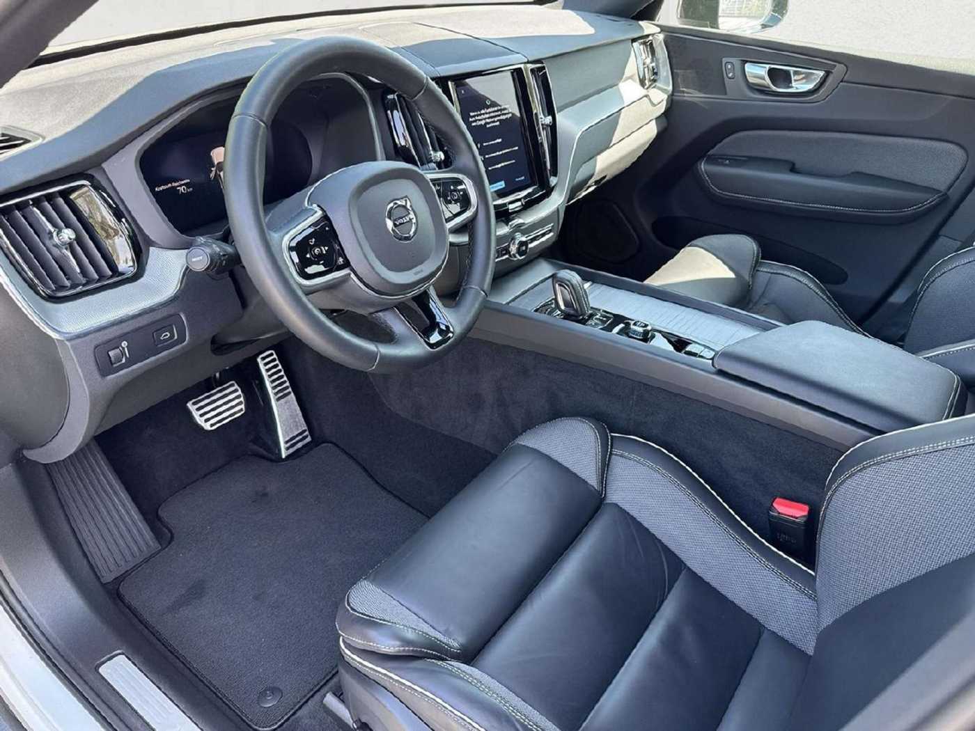 Volvo  R Design 2WD