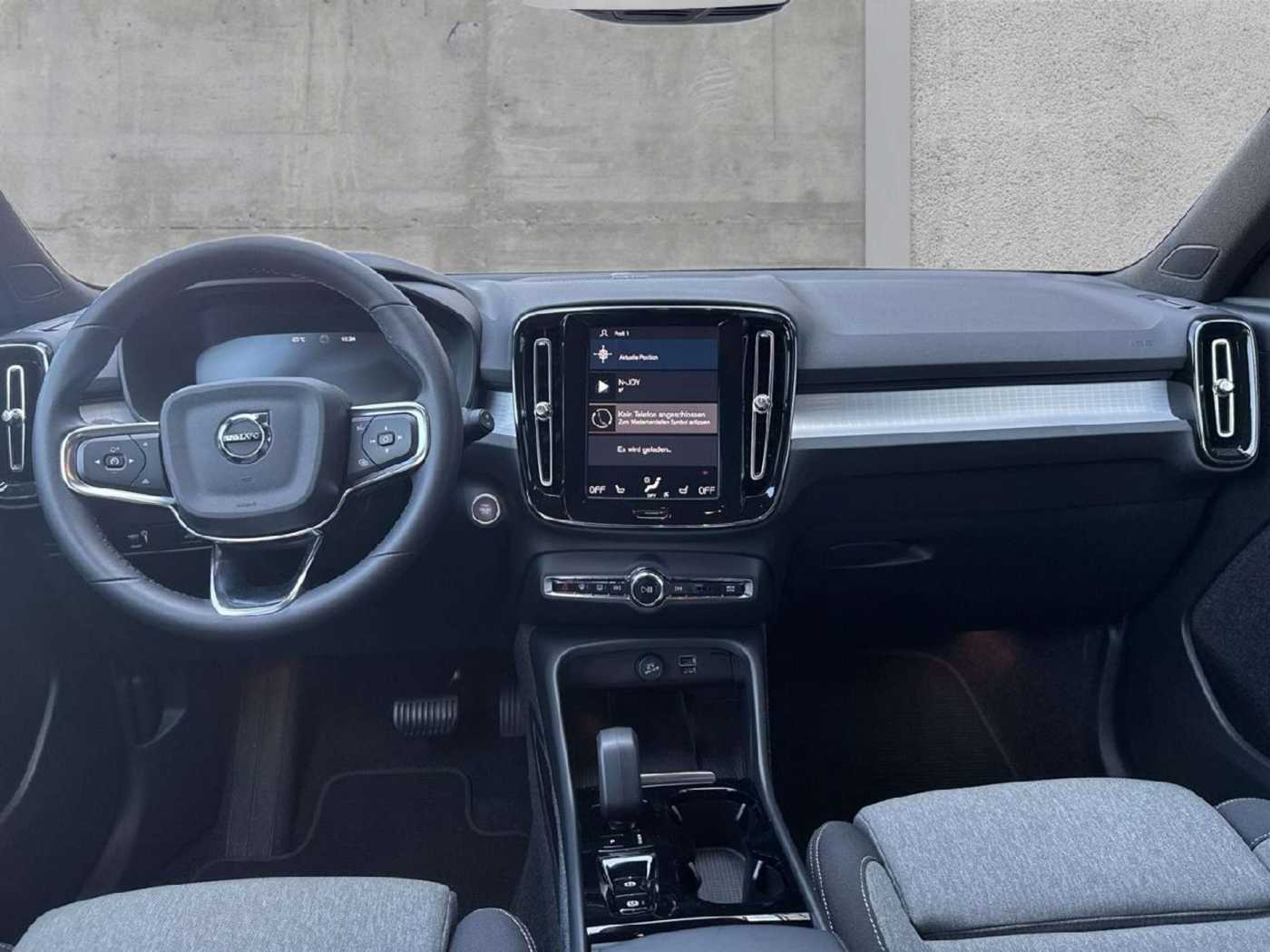 Volvo  T2 Plus Dark 2WD