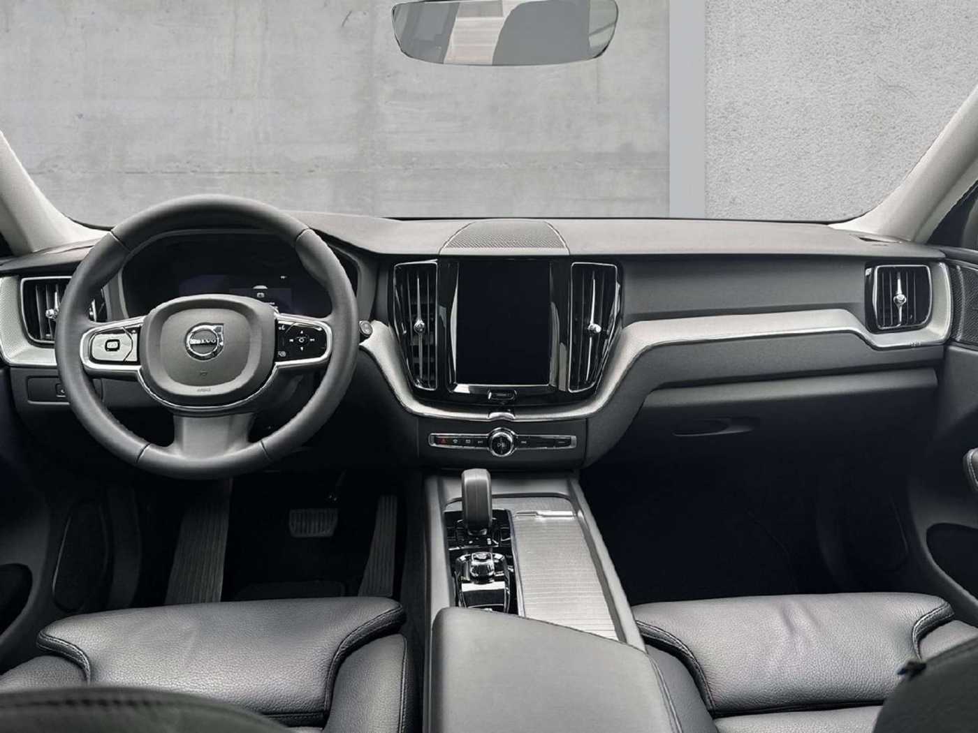 Volvo  Plus B4 Mild-Hybrid Diesel Dark