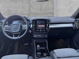 Volvo  T2 Plus Dark 2WD