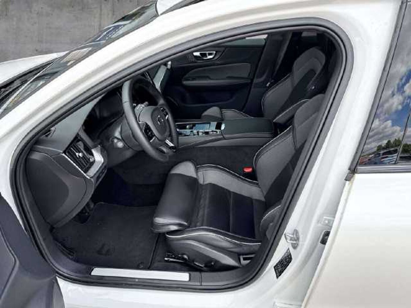Volvo  Plus Dark T6 Recharge AWD