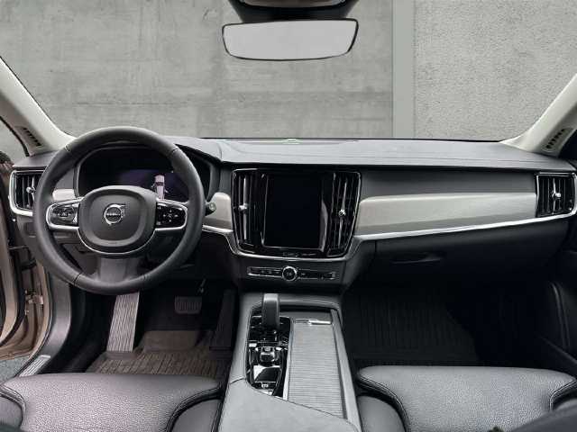 Volvo  Plus AWD