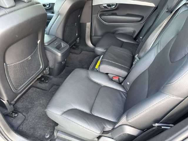 Volvo  Plus Bright AWD