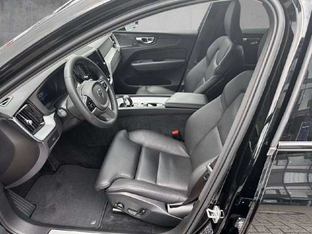 Volvo  Plus B4 Mild-Hybrid Diesel Dark