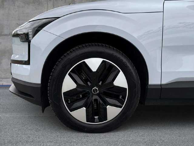 Volvo  Plus 2WD Pure Electric