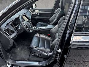 Volvo  Ultimate Dark Recharge Plug-In Hybrid AWD