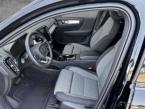 Volvo  T2 Plus Dark 2WD