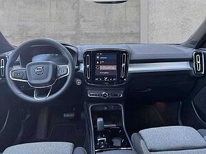 Volvo  T2 Plus Dark 2WD