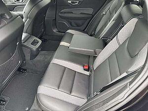 Volvo  Plus Dark