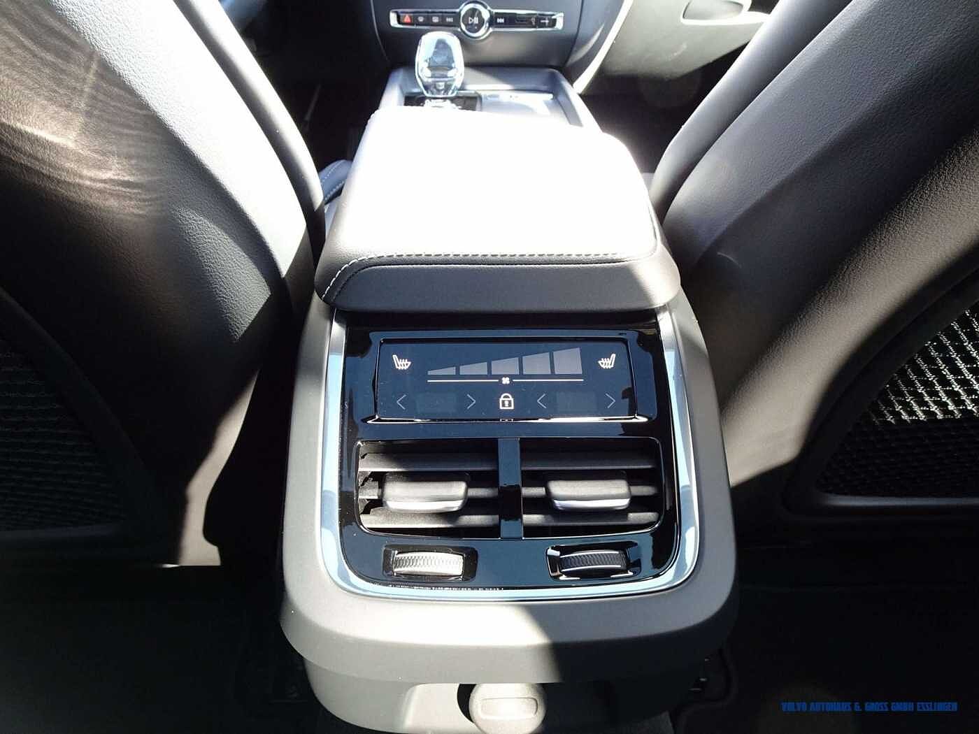 Volvo  B4 Geartronic Ultimate Dark