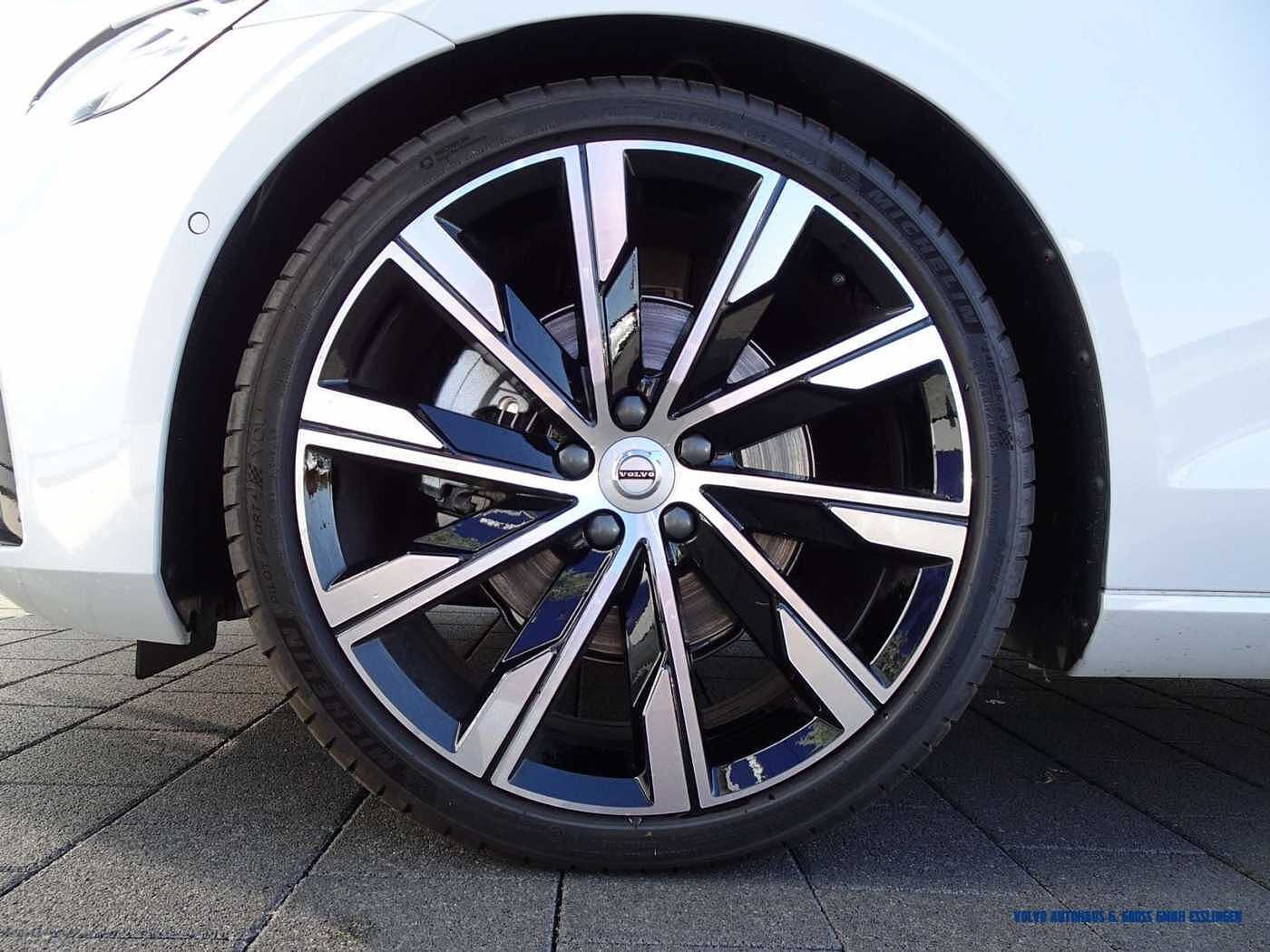 Volvo  B4 Geartronic Ultimate Dark