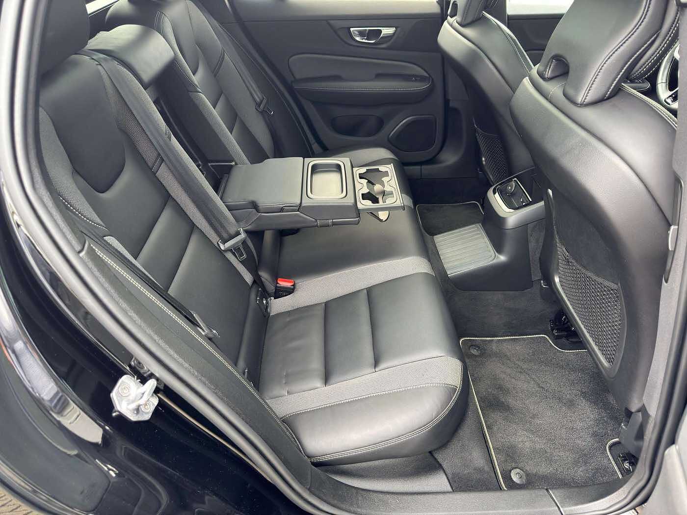 Volvo  T8 R-Design Recharge Plug-In Hybrid AWD