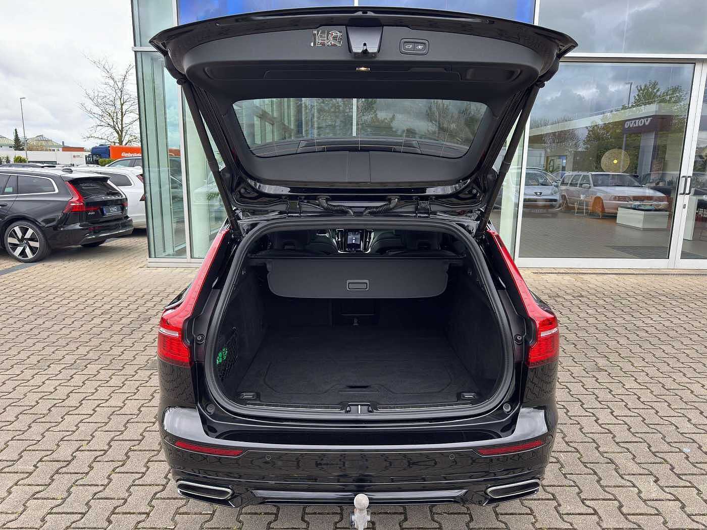 Volvo  T8 R-Design Recharge Plug-In Hybrid AWD