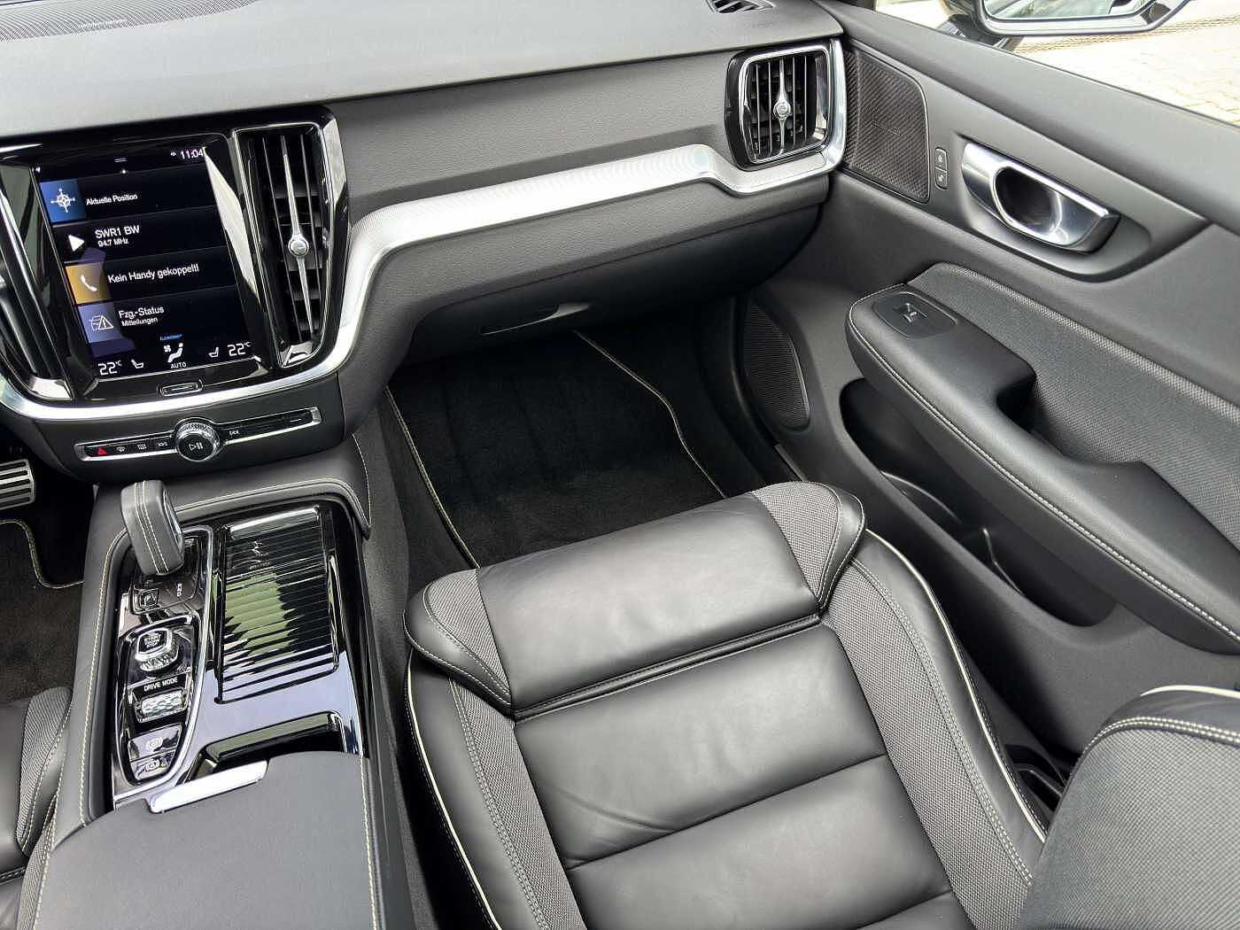 Volvo  T8 R-Design Recharge Plug-In Hybrid AWD