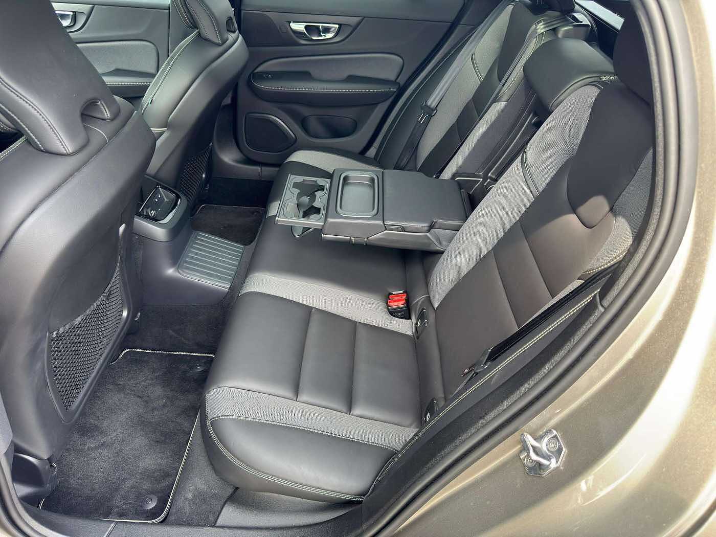 Volvo  T6 R-Design Plug-In Hybrid AWD