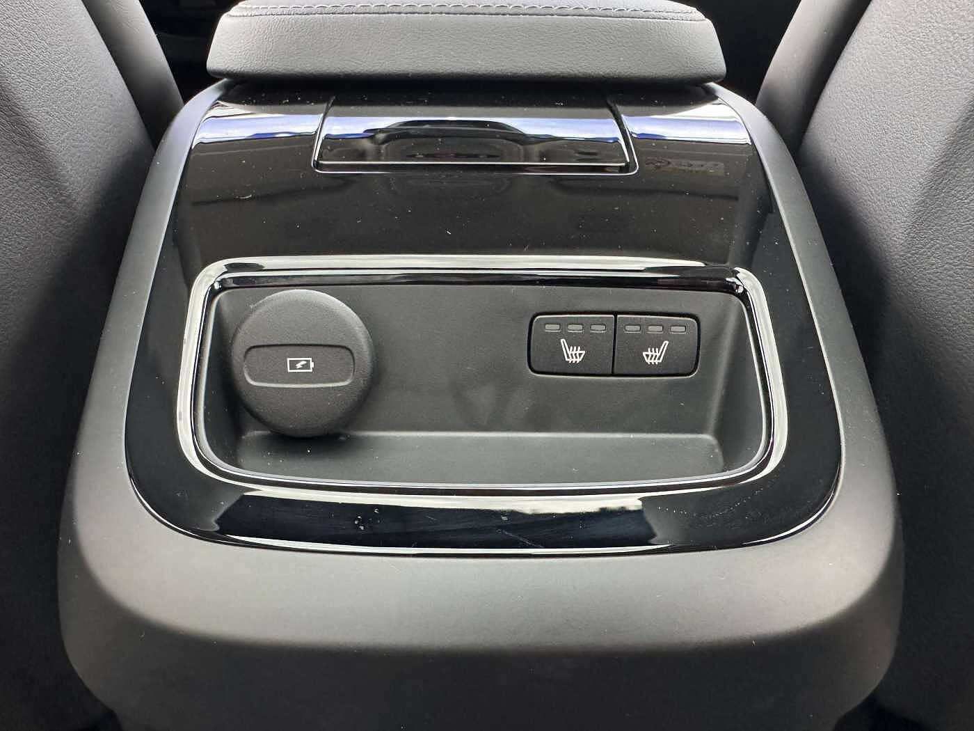 Volvo  T6 Plus Dark Recharge Plug-In Hybrid AWD