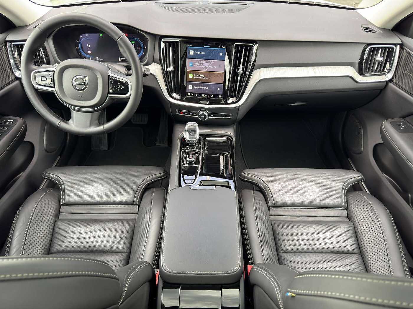 Volvo  T6 Plus Dark Recharge Plug-In Hybrid AWD