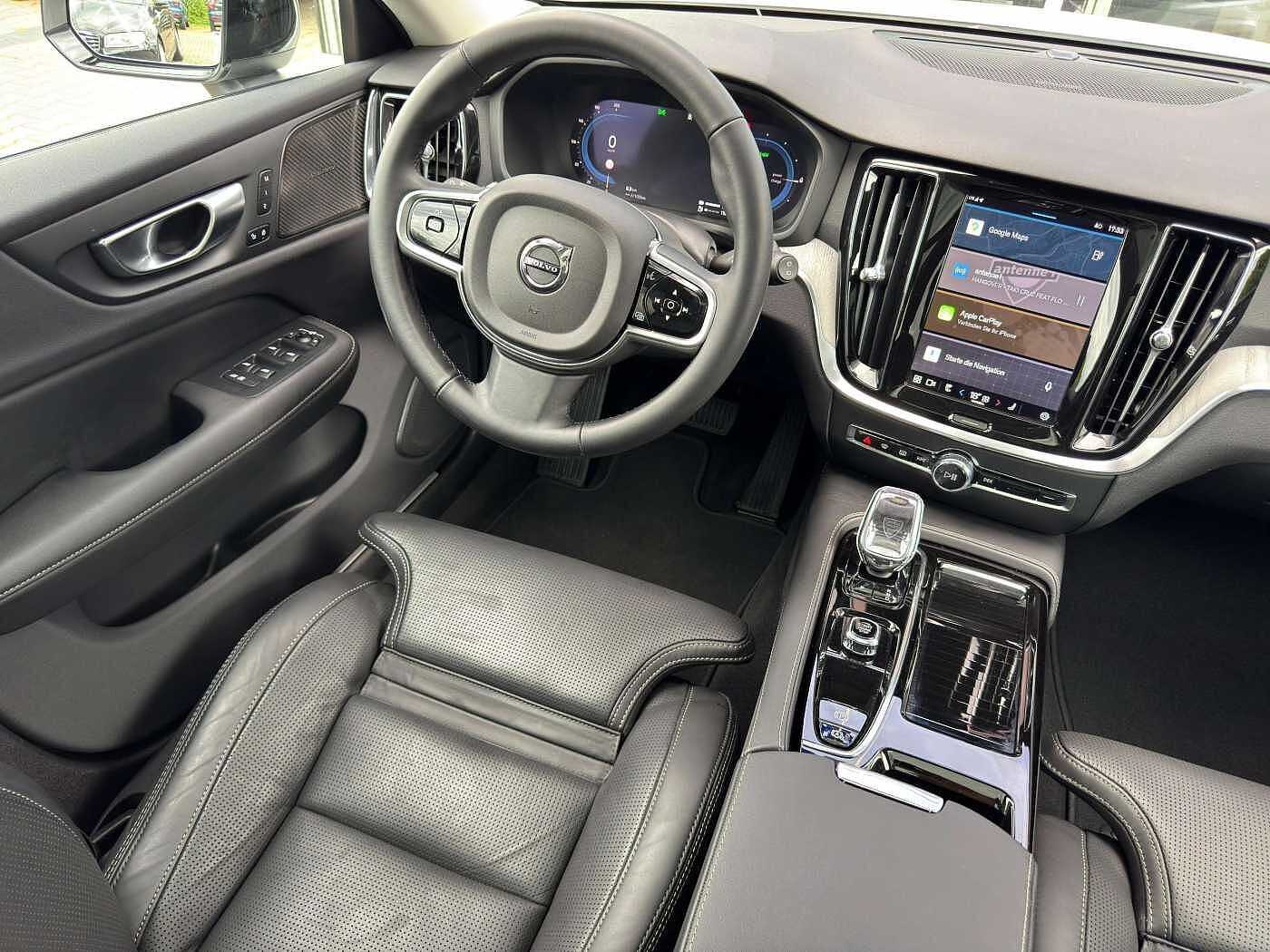 Volvo  T6 Plus Dark Recharge Plug-In Hybrid AWD