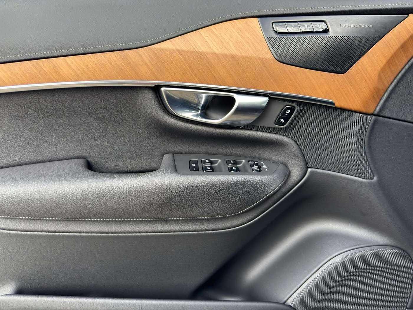 Volvo  T8 Inscription Recharge Plug-In Hybrid AWD