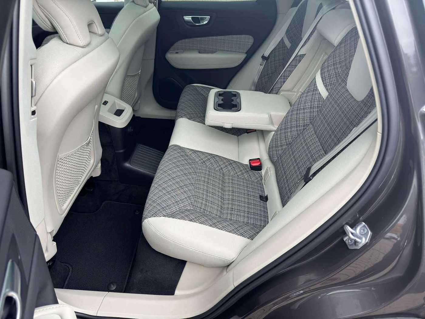 Volvo  T6 AWD Core