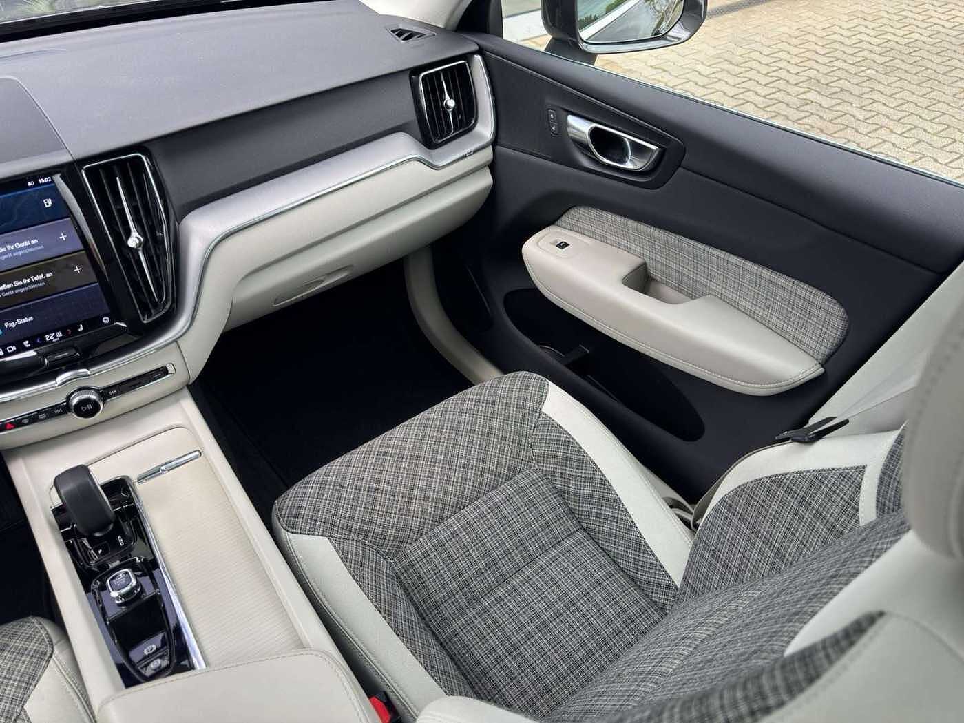 Volvo  T6 AWD Core