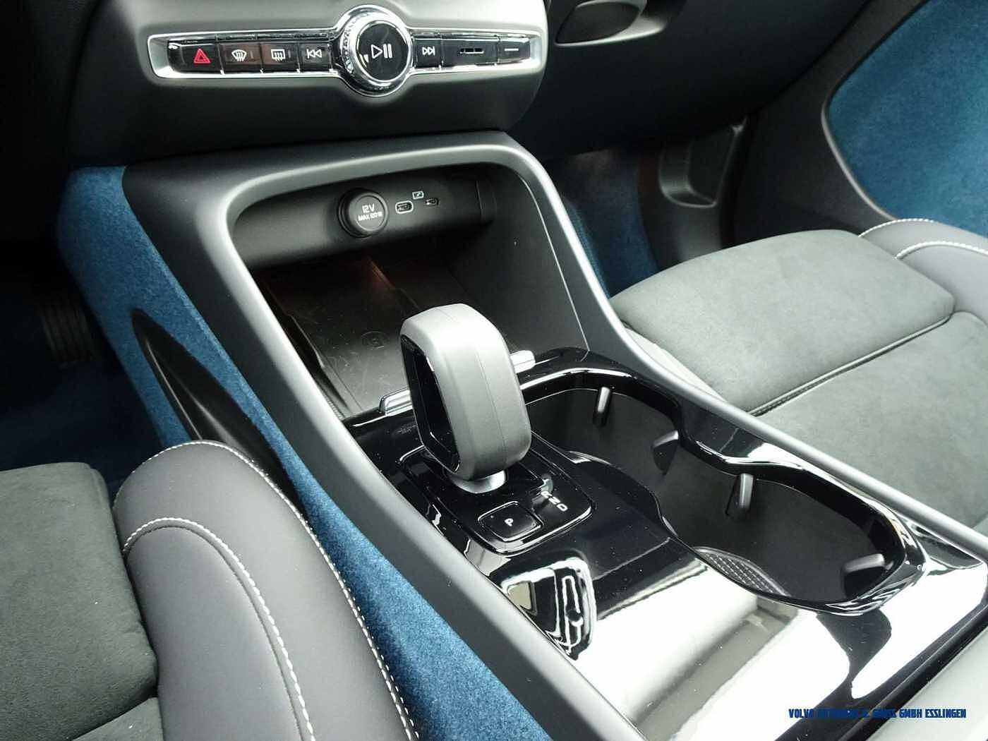 Volvo  AWD Twin Motor Pure Electric Ultimate