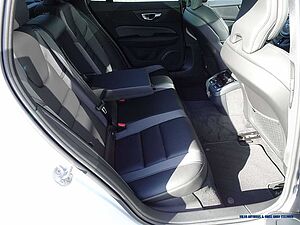 Volvo  B4 Geartronic Ultimate Dark
