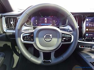 Volvo  B4 Geartronic Ultimate Dark
