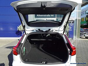 Volvo  B4 Geartronic Ultimate Dark