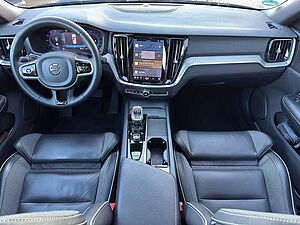 Volvo  B4 Plus Dark
