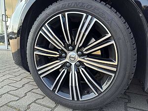 Volvo  B4 Plus Dark