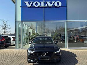 Volvo  B4 Plus Dark